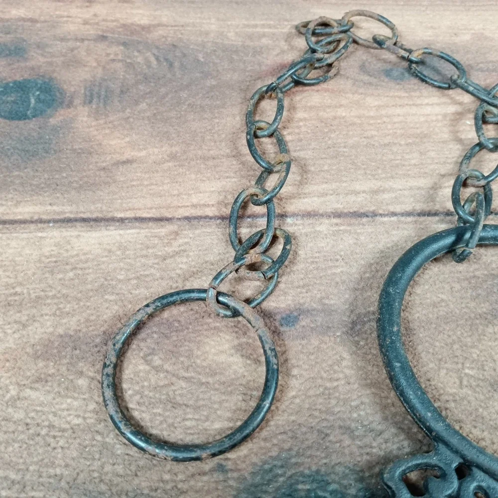 Vintage Cast Iron Skeleton Keys Wall Decor Set with Chain